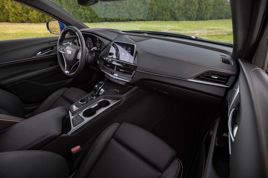 Торпедо Cadillac CT4-V 2019 года  (фото 26 из 32)